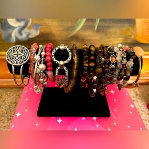 BRACELETS & BANGLES